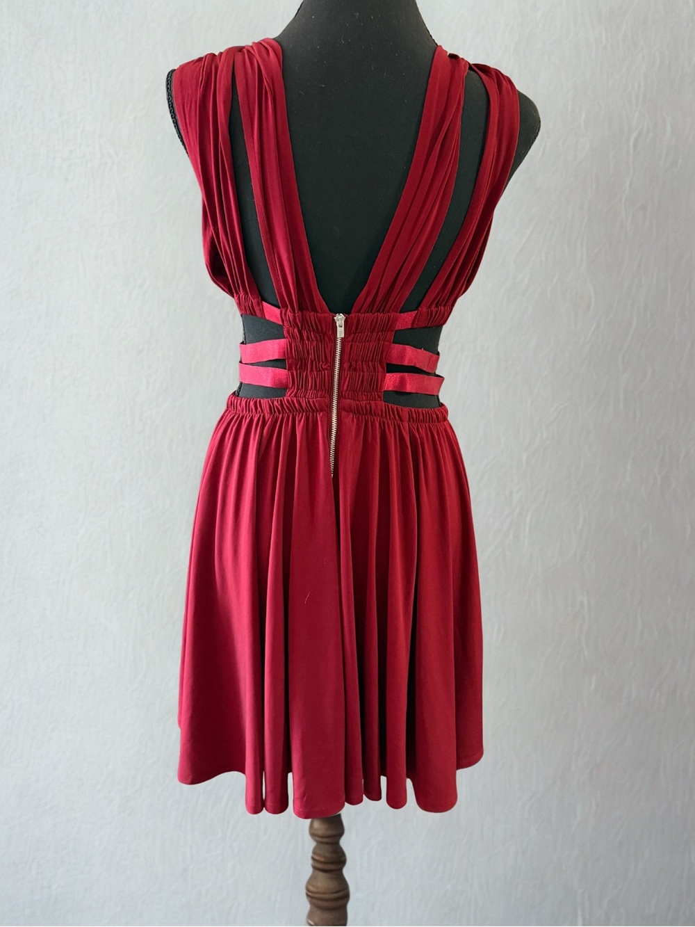 Sleeveless V-Neck Burgundy Cocktail Dress with Smocked Cutout Waist - Picture 2 of 3